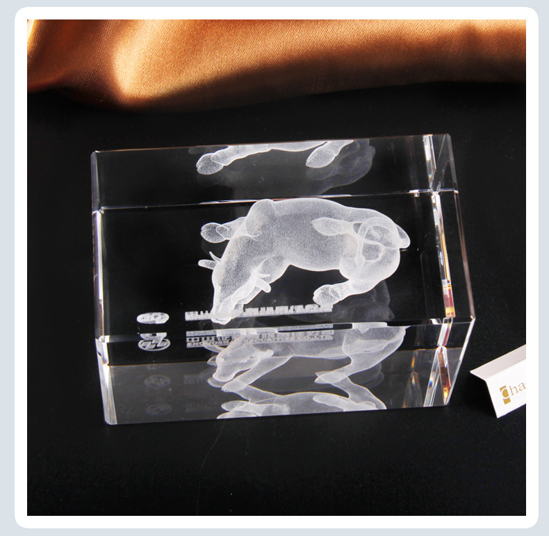 Crystal crafts 3 d carved cattle display inside carved animal zodiac custom corporate annual gifts