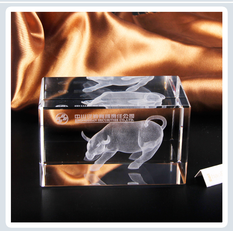 Crystal crafts 3 d carved cattle display inside carved animal zodiac custom corporate annual gifts