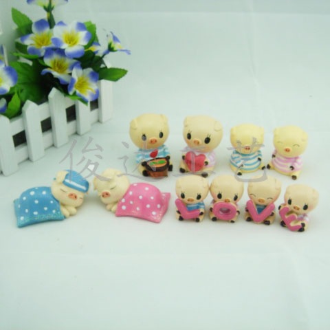 Creative home fashion home decoration cartoon LOVE piglet P002 resin crafts lovely home decoration