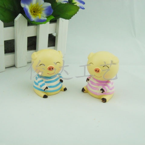 Creative home fashion home decoration cartoon LOVE piglet P002 resin crafts lovely home decoration