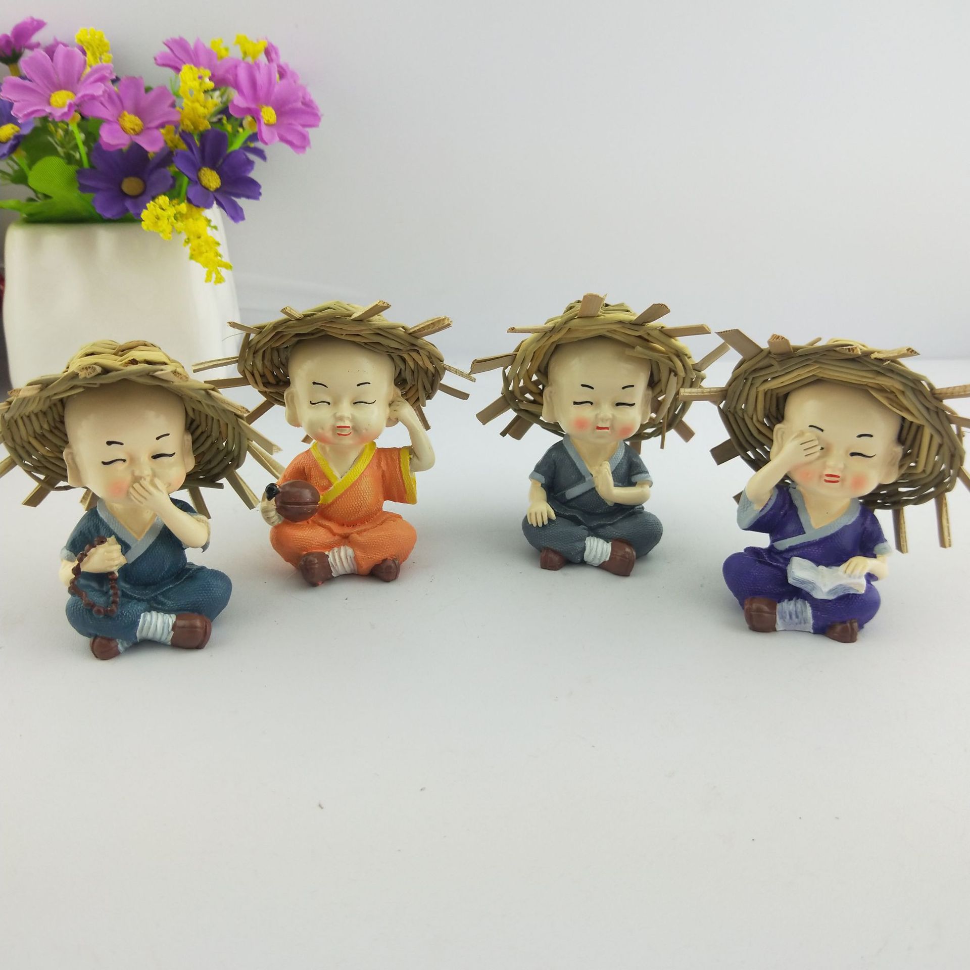 A straw hat to go in and out of the spring of peace and security four not monk resin crafts car A straw hat to go in and out of the spring of peace and security four not monk resin crafts car