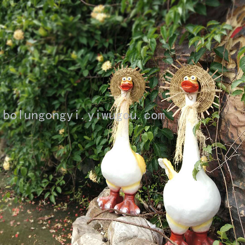 Outdoor Funny Duck Animal Resin Crafts Gifts Cute Artificial Simulation Straw Hat Duck Garden Landscape Ornament
