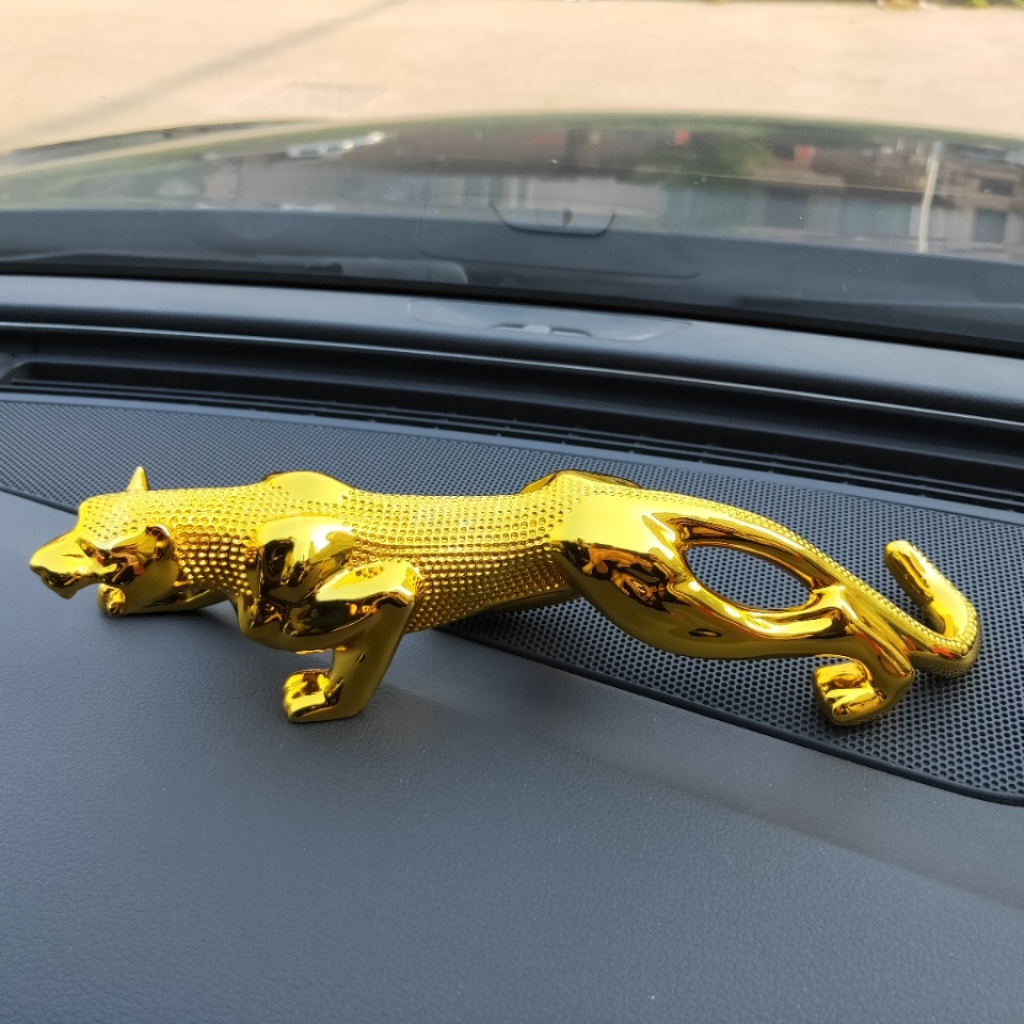 Individual creative resin crafts gold leopard electroplating car panther car interior decoration Individual creative resin crafts gold leopard electroplating car panther car interior decoration