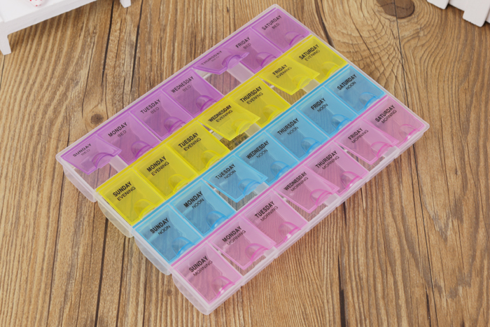 A week week kit family Travel Kit 28 portable storage box box lattice points drug A week week kit family Travel Kit 28 portable storage box box lattice points drug