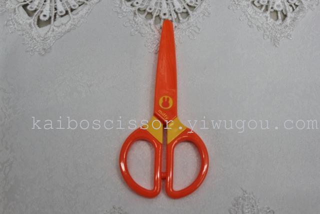 Full plastic nail scissors spring safety KB8017 card for KAIBO cable heart-shaped scissors factory Full plastic nail scissors spring safety KB8017 card for KAIBO cable heart-shaped scissors factory