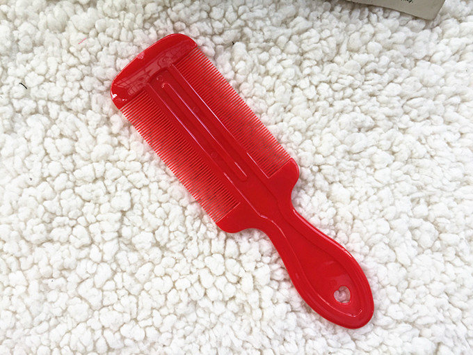 Plastic handle grate with double-sided fine tooth comb yuan store wholesale and direct commodity manufacturers Plastic handle grate with double-sided fine tooth comb yuan store wholesale and direct commodity manufacturers