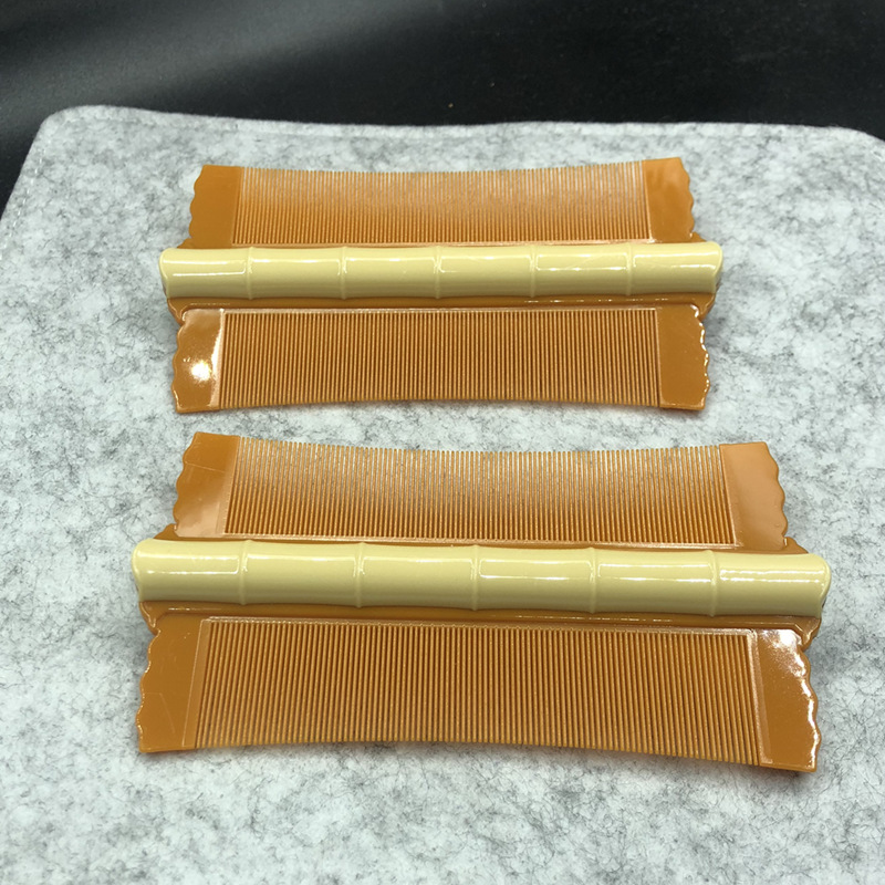 The compact children Comb to remove the head