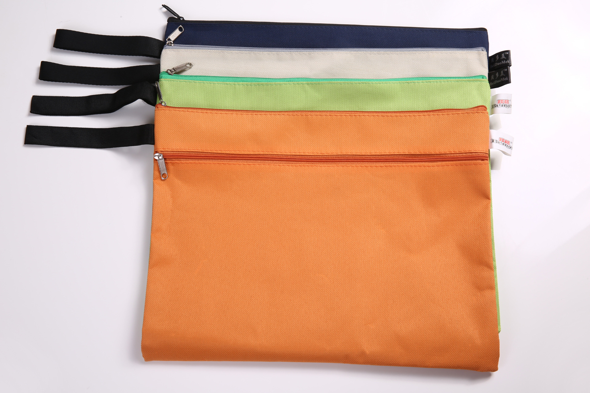 Oxford fabric double zippered SEC bag with folder in hand Oxford fabric double zippered SEC bag with folder in hand