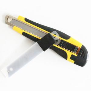 Utility knife with automatic blade cartridge star quality super sharp blade that came with a box