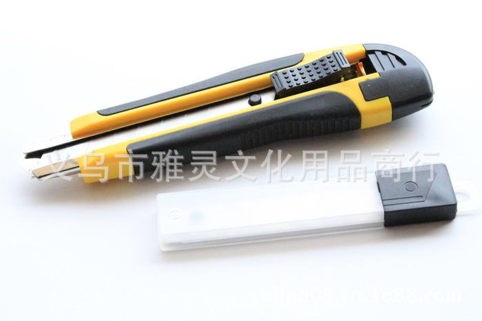 Utility knife with automatic blade cartridge star quality super sharp blade that came with a box