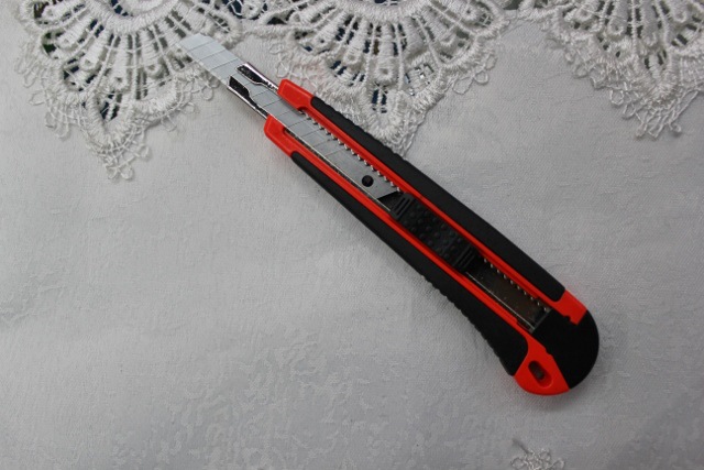 KAIBO hardware supply rubber and plastic utility knife utility knife with rubberized 271 KAIBO hardware supply rubber and plastic utility knife utility knife with rubberized 271