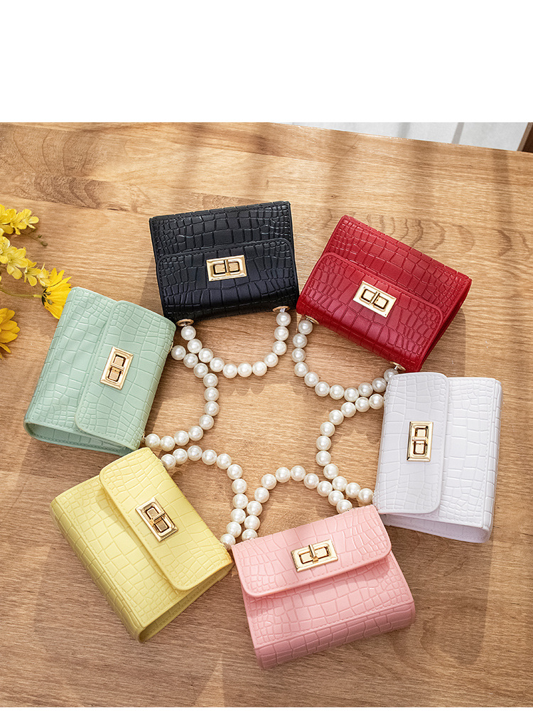 Women's Bag 2021 New Mini Crocodile Pattern Lock Pearl Handle Gel Bag Fresh Lipstick Pack Foreign Trade Women's Bag 2021 New Mini Crocodile Pattern Lock Pearl Handle Gel Bag Fresh Lipstick Pack Foreign Trade