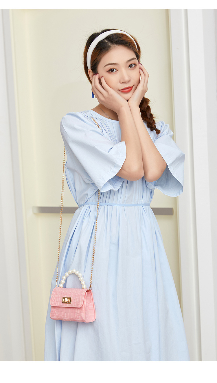 Women's Bag 2021 New Mini Crocodile Pattern Lock Pearl Handle Gel Bag Fresh Lipstick Pack Foreign Trade Women's Bag 2021 New Mini Crocodile Pattern Lock Pearl Handle Gel Bag Fresh Lipstick Pack Foreign Trade