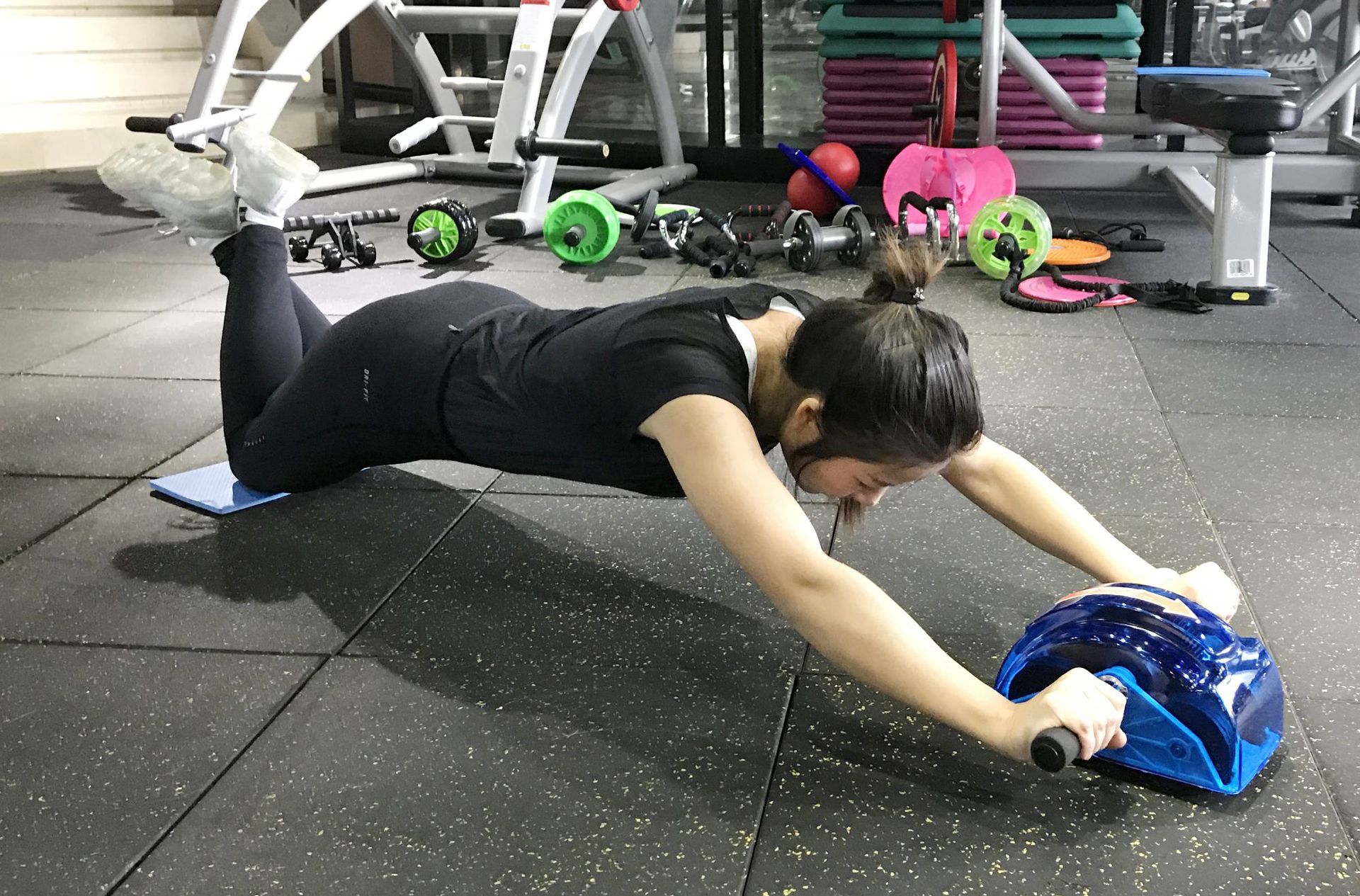 Four-wheel abdominal fitness fitness beauty of the upper grade gift preferred fitness equipment manufacturers