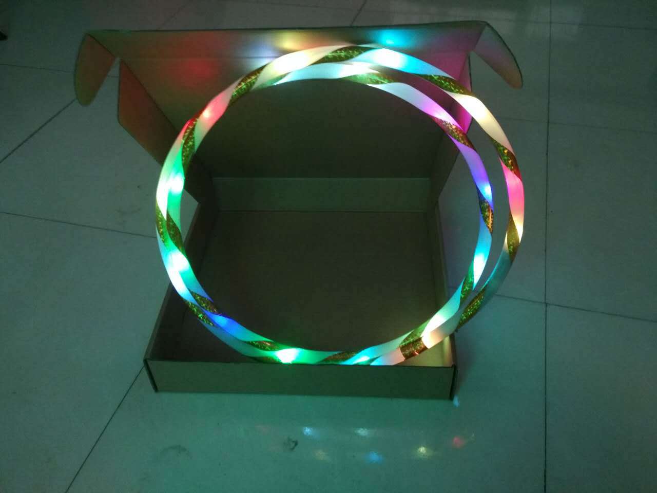 Performance LED LightEmitting Hula Hoop LightEmitting Toy Colorful Detachable Rechargeable Hula Hoop Manufacturer