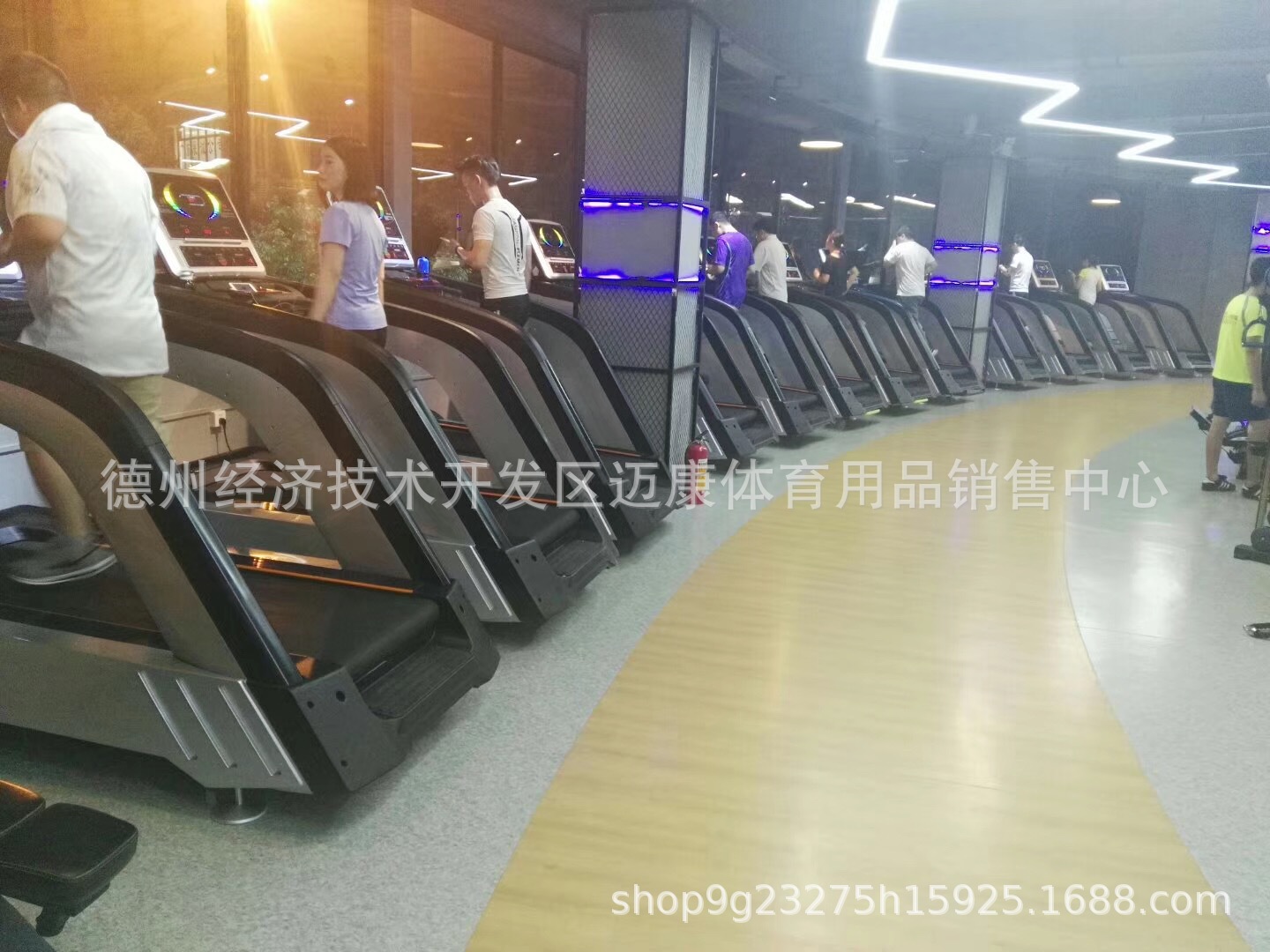 Gym Commercial Large Treadmill Luxury Shock Absorber Treadmill Enterprise Household Multi-Function Reverse Running Walking Machine Gym Commercial Large Treadmill Luxury Shock Absorber Treadmill Enterprise Household Multi-Function Reverse Running Walking Machine