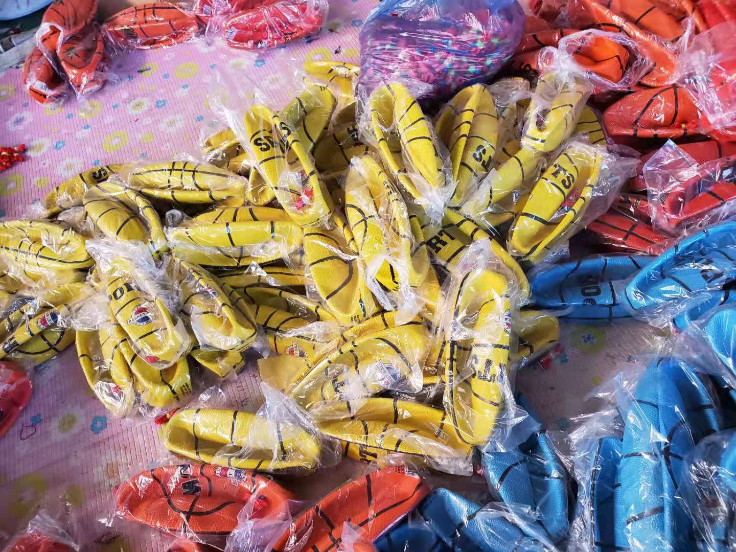 The manufacturer supplies The elastic foot indoor and outdoor general basketball No. 3 no. 5 Rubber basketball basketball can be kicked and patted for Kindergarten The manufacturer supplies The elastic foot indoor and outdoor general basketball No. 3 no. 5 Rubber basketball basketball can be kicked and patted for Kindergarten