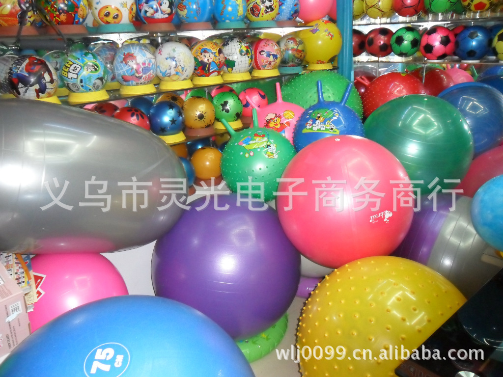 Manufacturers processing the production of 65CM massage fitness ball yoga ball with thorn fitness ball PVC yoga massage ball