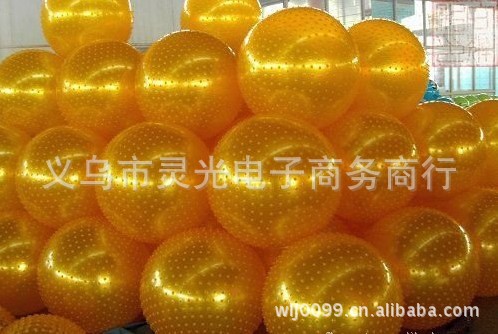 Manufacturers processing the production of 65CM massage fitness ball yoga ball with thorn fitness ball PVC yoga massage ball