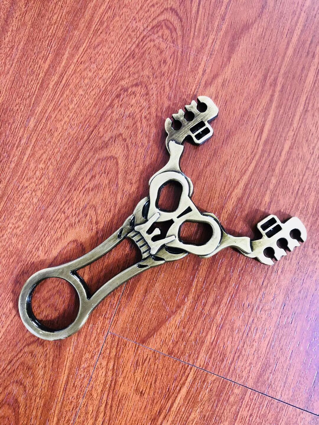 Factory price wholesale three card six affordable version of the priest zinc alloy slingshot Factory price wholesale three card six affordable version of the priest zinc alloy slingshot