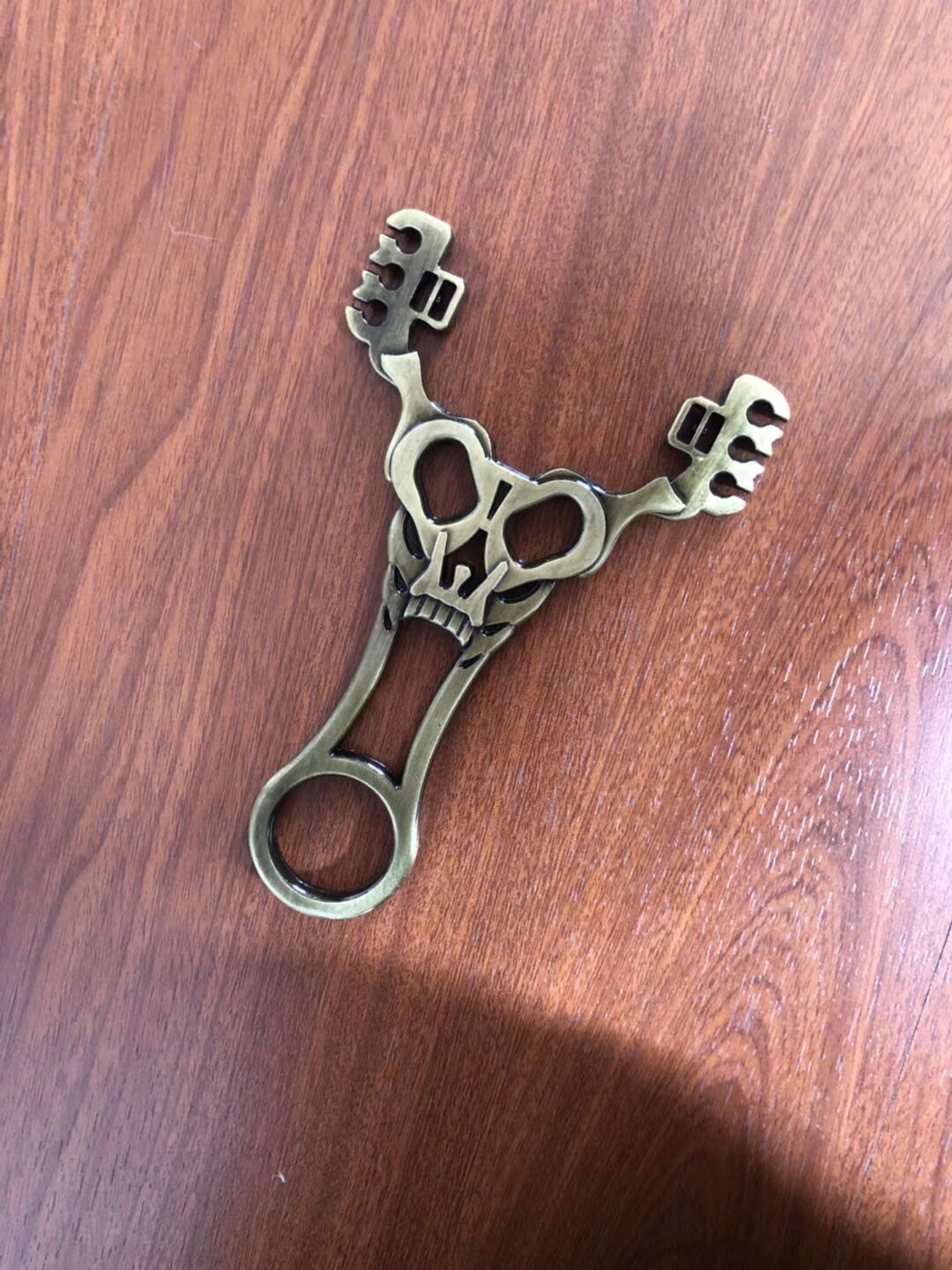 Factory price wholesale three card six affordable version of the priest zinc alloy slingshot Factory price wholesale three card six affordable version of the priest zinc alloy slingshot