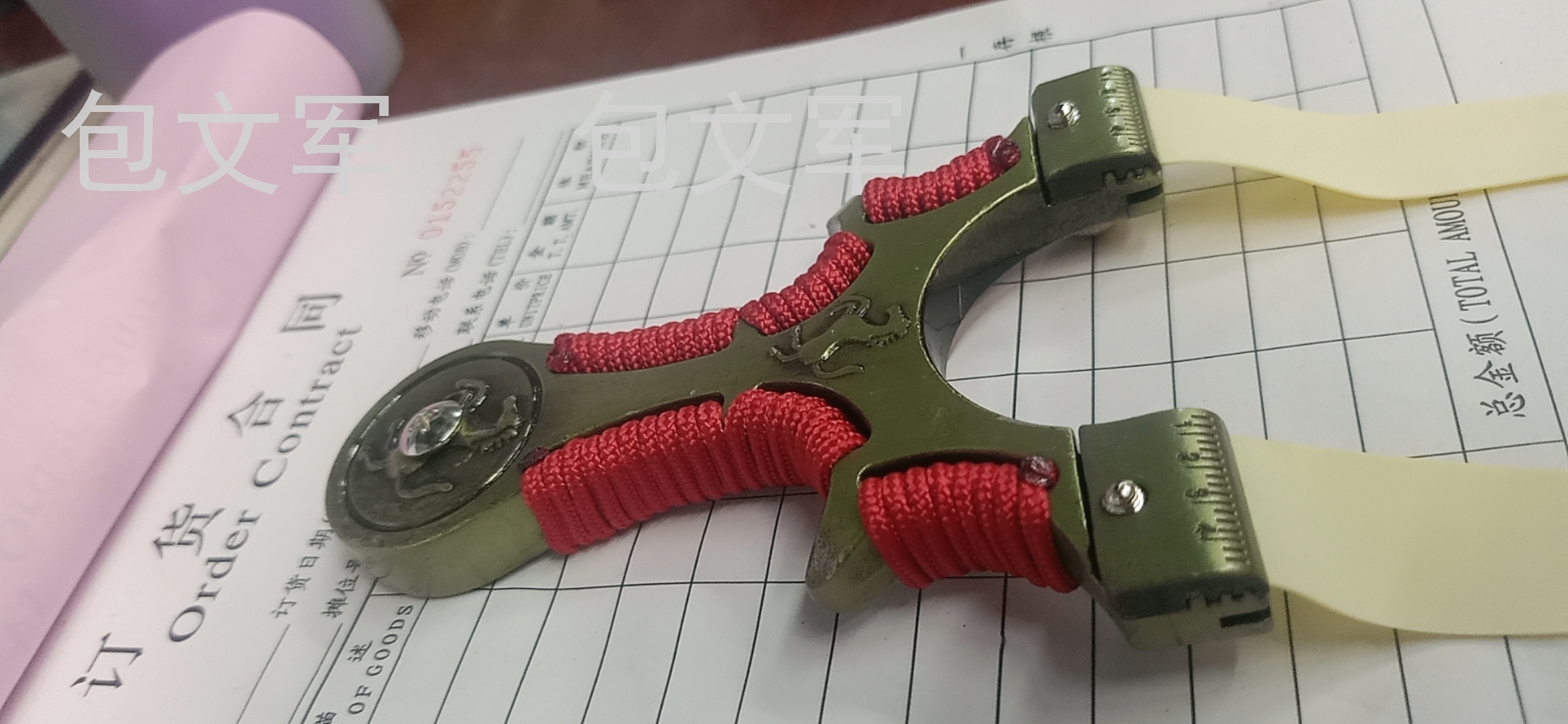 Factory Wholesale Ferrari with Laser Flat Rubber Band Elastic Fast Pressure Shooting Supplies Outdoor Slingshot