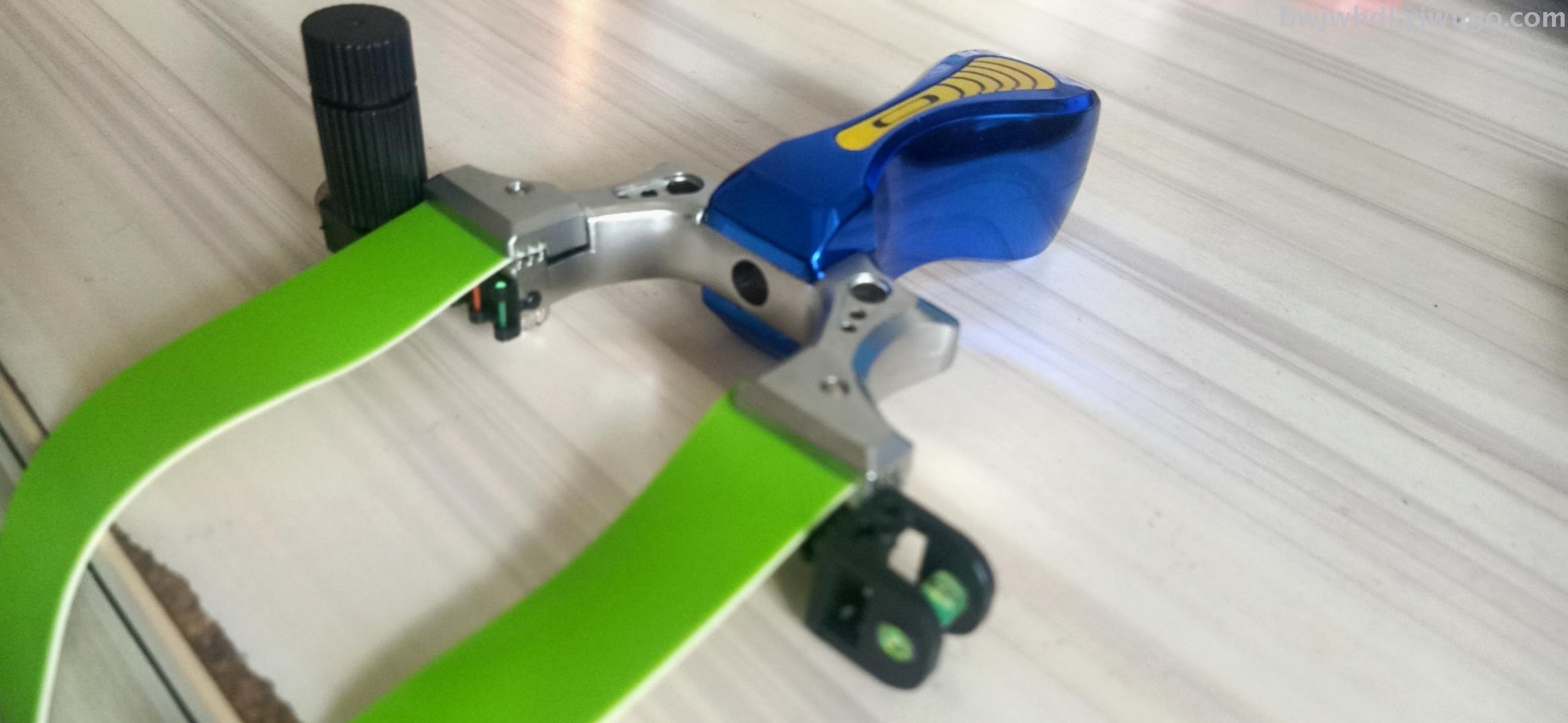Factory Wholesale Ferrari with Laser Flat Rubber Band Elastic Fast Pressure Shooting Supplies Outdoor Slingshot