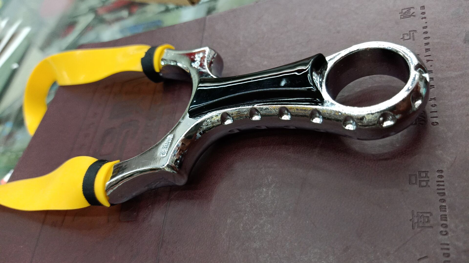 Home wholesale chicken tiger flat rubber band shooting supplies outdoor competition slingshot Home wholesale chicken tiger flat rubber band shooting supplies outdoor competition slingshot