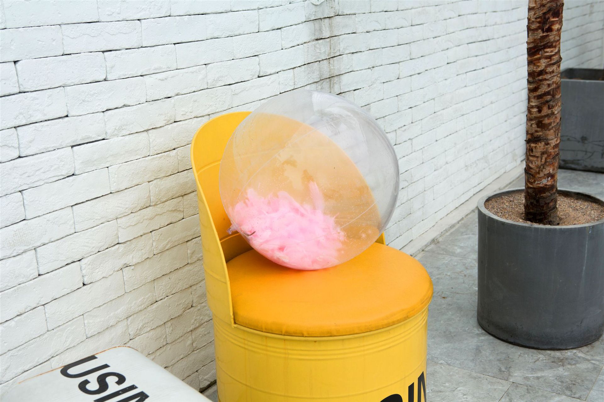 Web celebrity inflatable transparent feather beach ball PVC ball paddling in water beach toy is a hit on instagram cross-border hotline