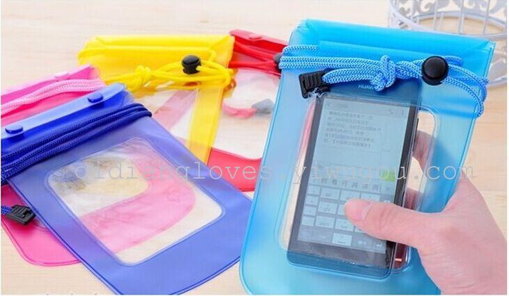 The new two mobile phone waterproof bag bag Songkran environmental PVC mobile phone waterproof jacket
