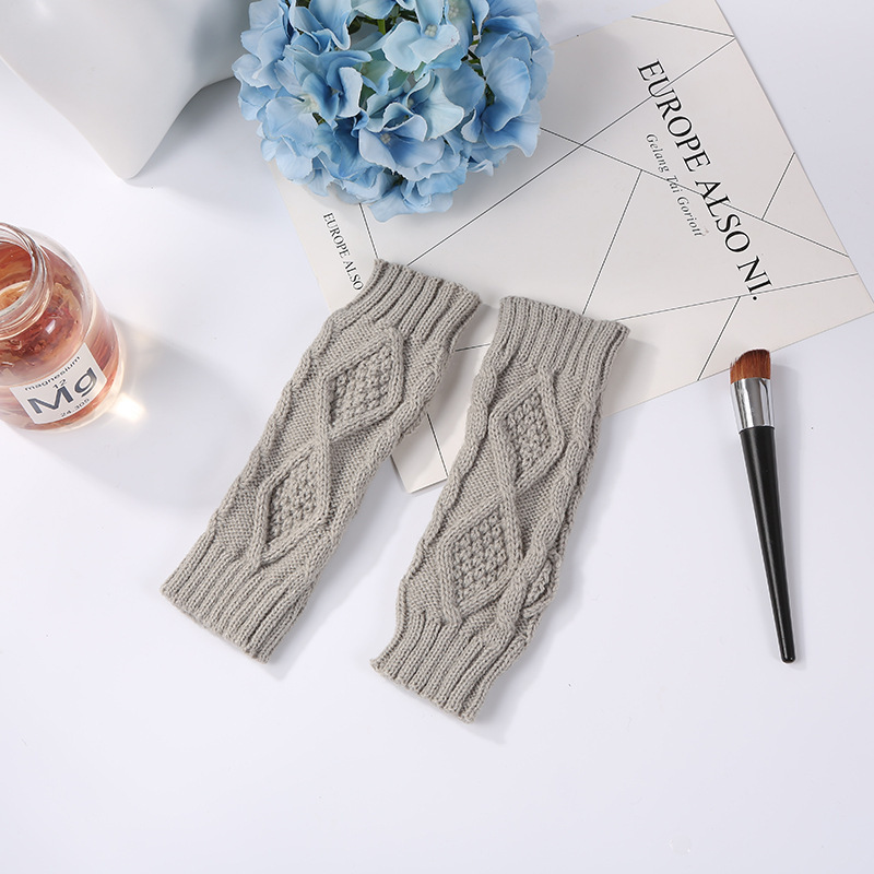 Korean Style Women's 20cm Two Diamond-Shaped Fingerless Gloves Arm Sleeve Winter Warm Long Cuff One Piece Dropshipping Korean Style Women's 20cm Two Diamond-Shaped Fingerless Gloves Arm Sleeve Winter Warm Long Cuff One Piece Dropshipping