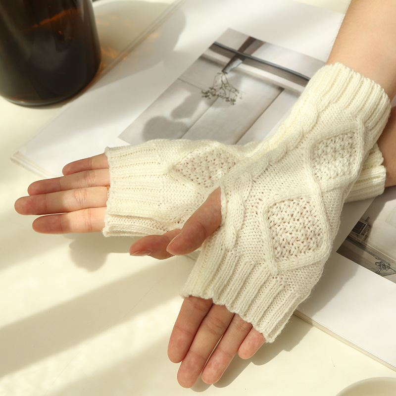 Korean Style Women's 20cm Two Diamond-Shaped Fingerless Gloves Arm Sleeve Winter Warm Long Cuff One Piece Dropshipping Korean Style Women's 20cm Two Diamond-Shaped Fingerless Gloves Arm Sleeve Winter Warm Long Cuff One Piece Dropshipping