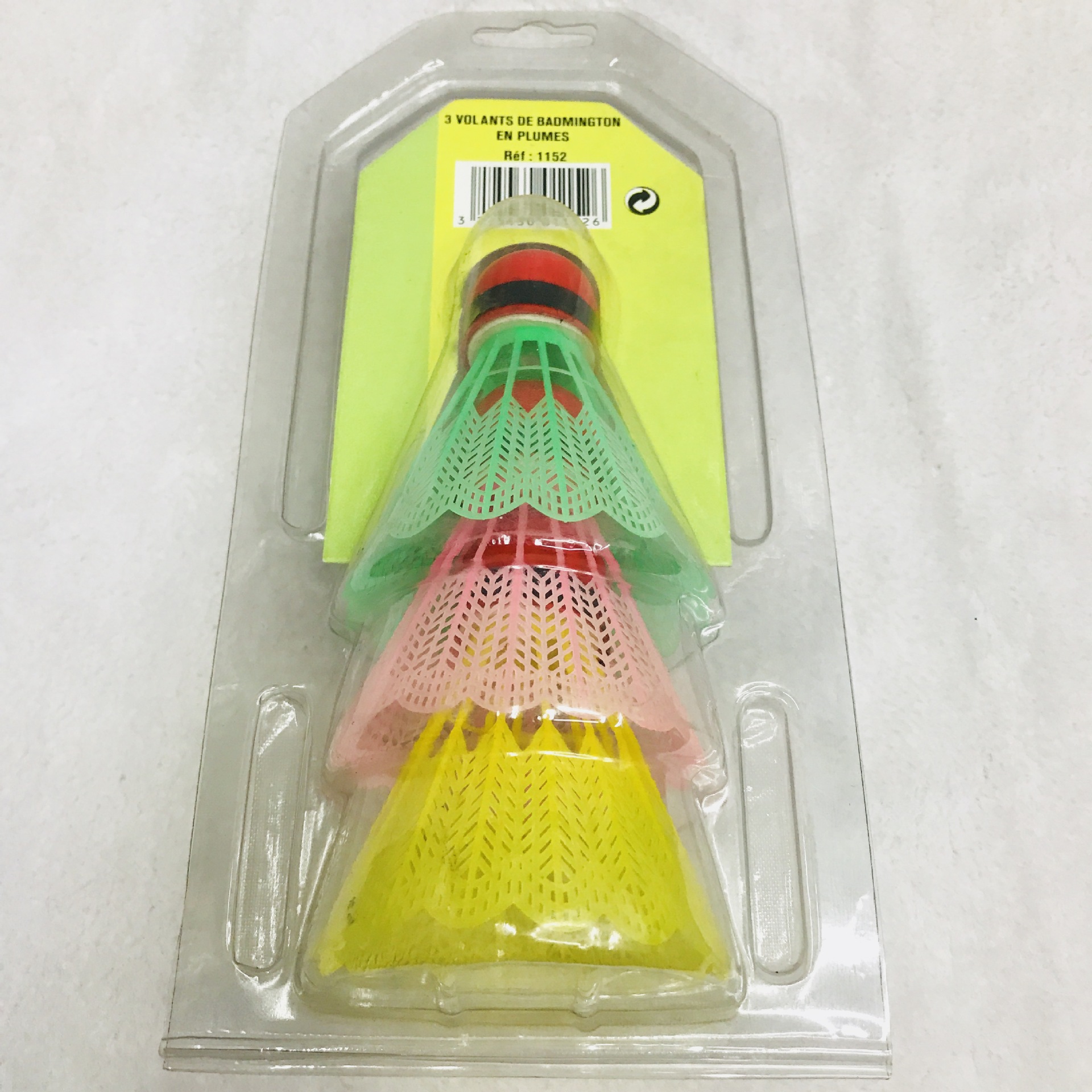 Manufacturer direct selling color plastic shuttlecock red leather first three suction card school children&#039;s training.