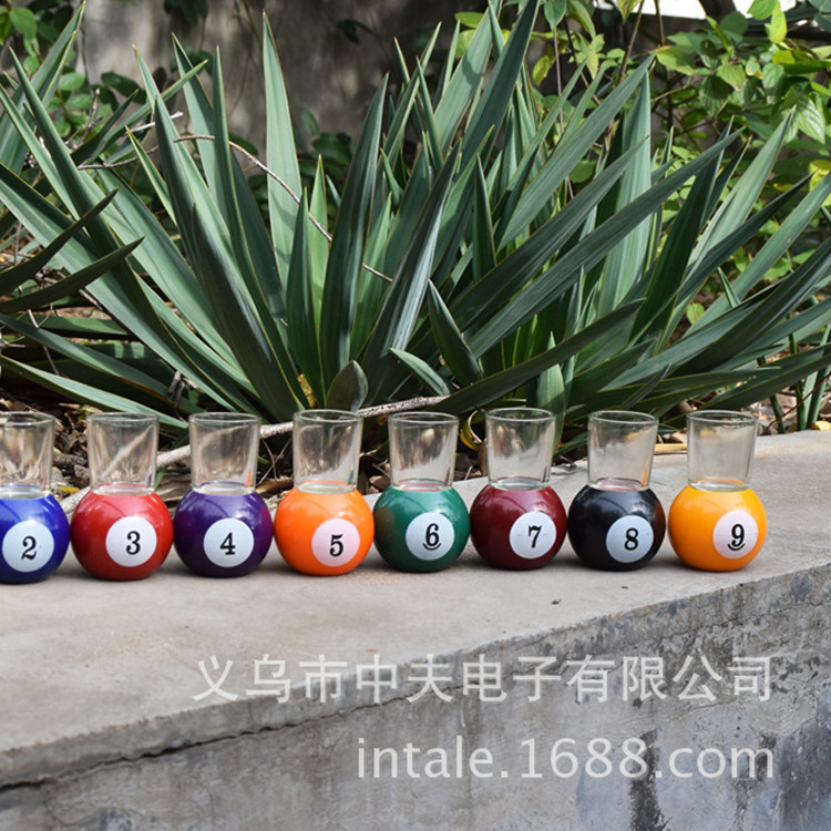 Manufacturers direct creative billiards beer mug bar entertainment glass glass glass party billiards betting glass