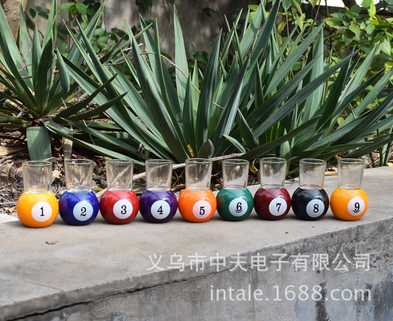 Manufacturers direct creative billiards beer mug bar entertainment glass glass glass party billiards betting glass