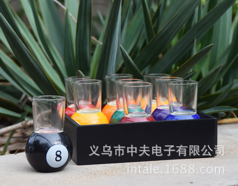 Manufacturers direct creative billiards beer mug bar entertainment glass glass glass party billiards betting glass