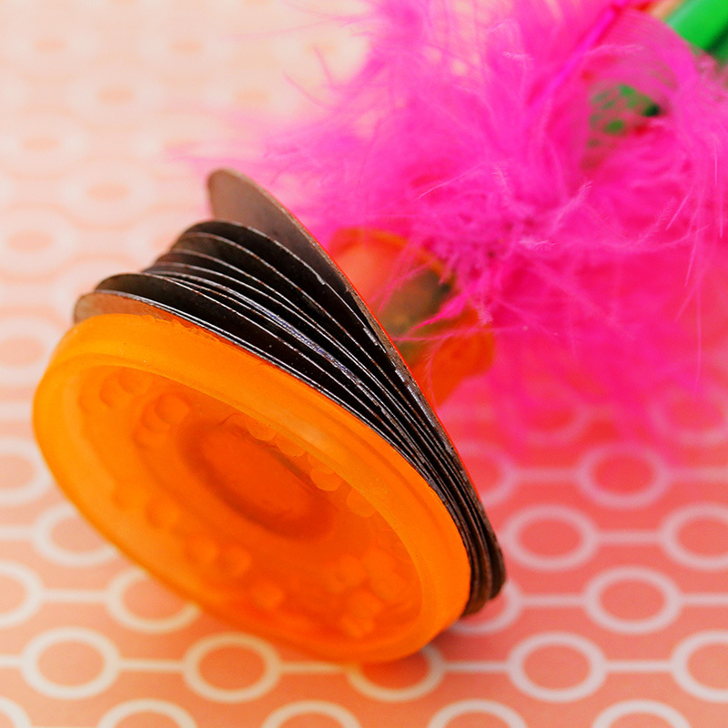 Manufacturer's direct selling of color 21cm goose feather shuttlecock shuttlecock with iron plate for kicking children's 