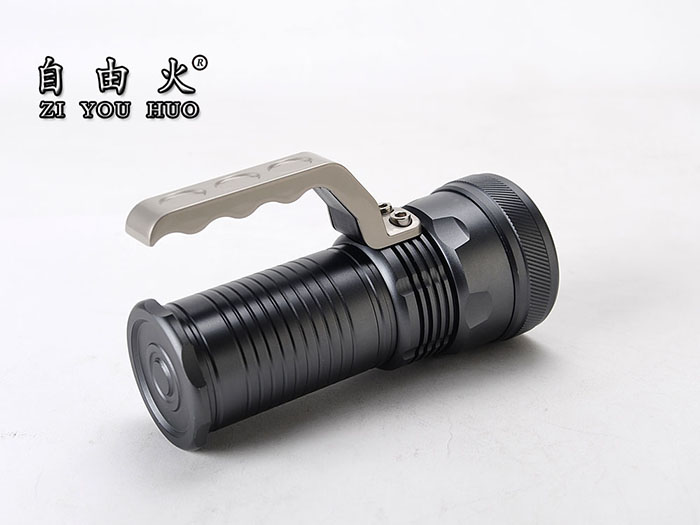 Free fire-T6 high power searchlights LED long-range patrol camping light Lantern outdoor lighting Free fire-T6 high power searchlights LED long-range patrol camping light Lantern outdoor lighting