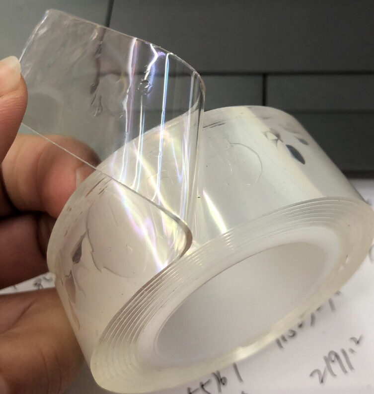 Transparent double-sided sided tape is used to remove harmful strains of adhesive tape Transparent double-sided sided tape is used to remove harmful strains of adhesive tape