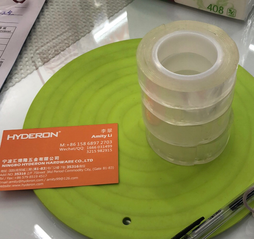 Transparent double-sided sided tape is used to remove harmful strains of adhesive tape Transparent double-sided sided tape is used to remove harmful strains of adhesive tape