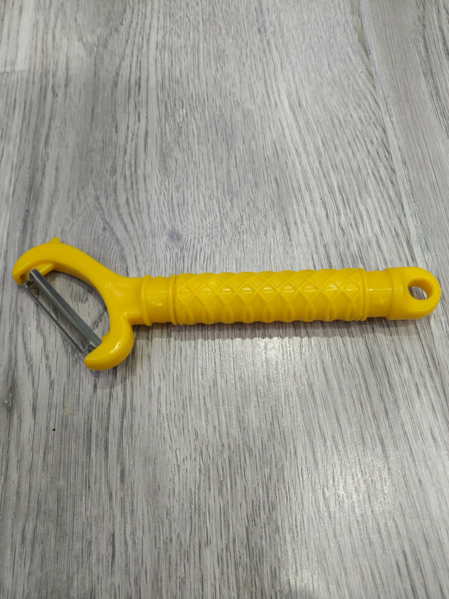Kitchen multi-functional plastic shaper hand fruit sharpener imported from Japan Steel fruit vegetable Peeler