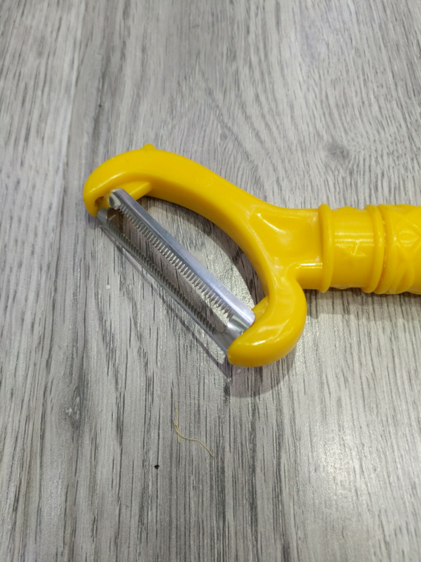 Kitchen multi-functional plastic shaper hand fruit sharpener imported from Japan Steel fruit vegetable Peeler