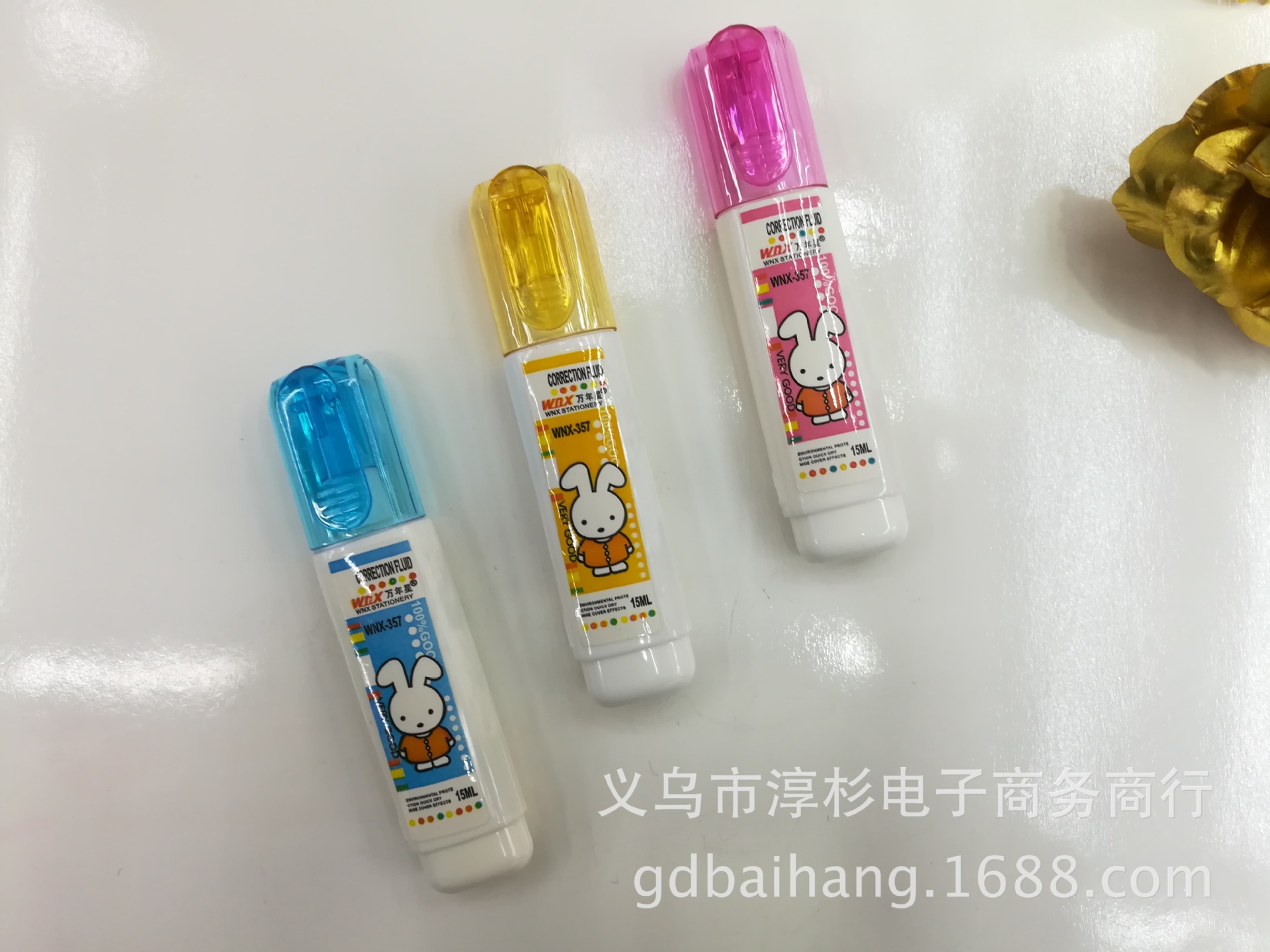 Manufacturers wholesale 15ML student stationery correction liquid steel head white correction fluid