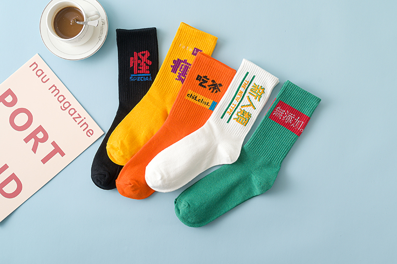 2020 New fashion socks men street socks Chinese characters lovers in the middle of the trend Skateboard students high top personality skates 2020 New fashion socks men street socks Chinese characters lovers in the middle of the trend Skateboard students high top personality skates