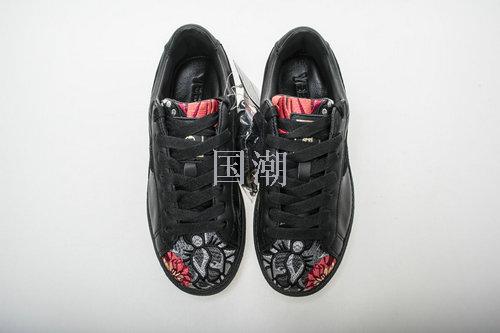Women's casual shoes spring new women's slip-on skates fashionable little black shoes