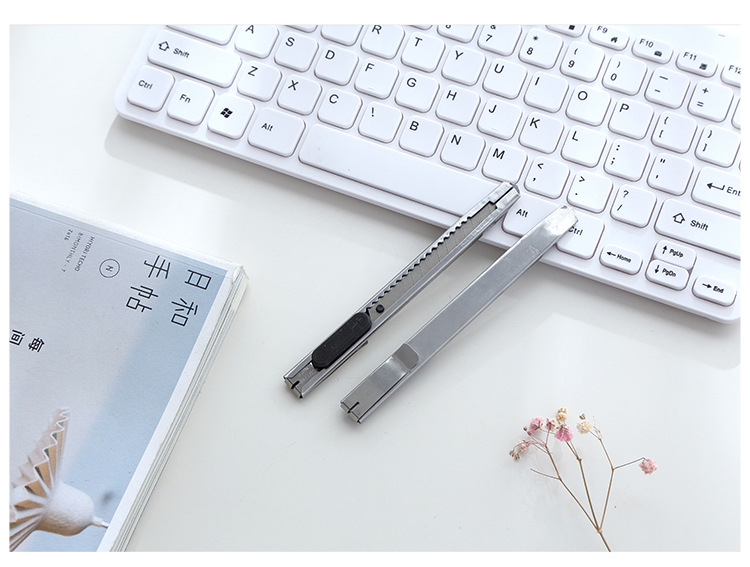 Multifunctional Small Size Art Knife Paper Cutter Metal Cutting Wallpaper Film Knife Express Knife Tape Carving Blades