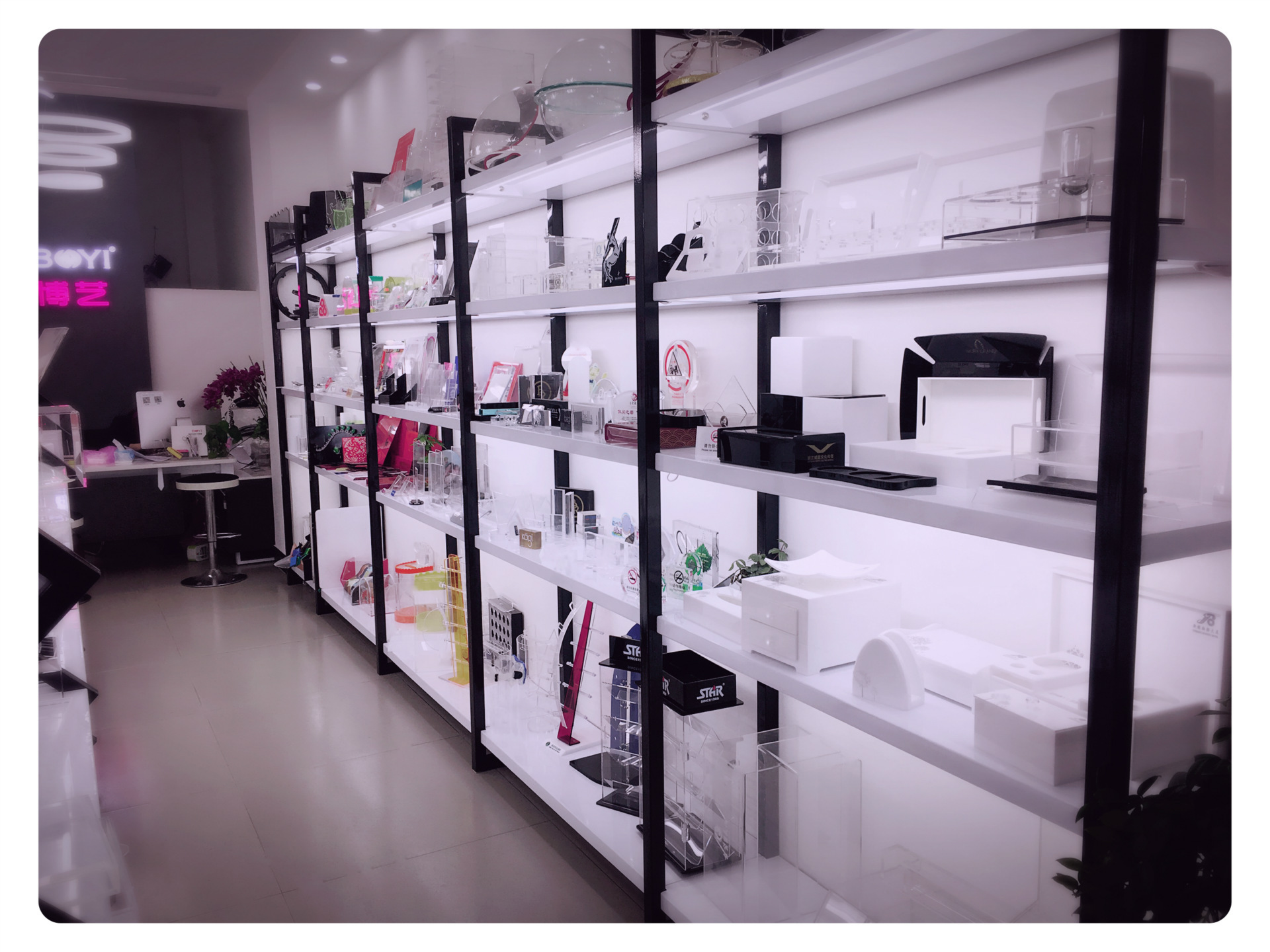 Between the hotel bathroom acrylic square box soap dish frame guest room soap box tray seat boutique manufacturers direct sales Between the hotel bathroom acrylic square box soap dish frame guest room soap box tray seat boutique manufacturers direct sales