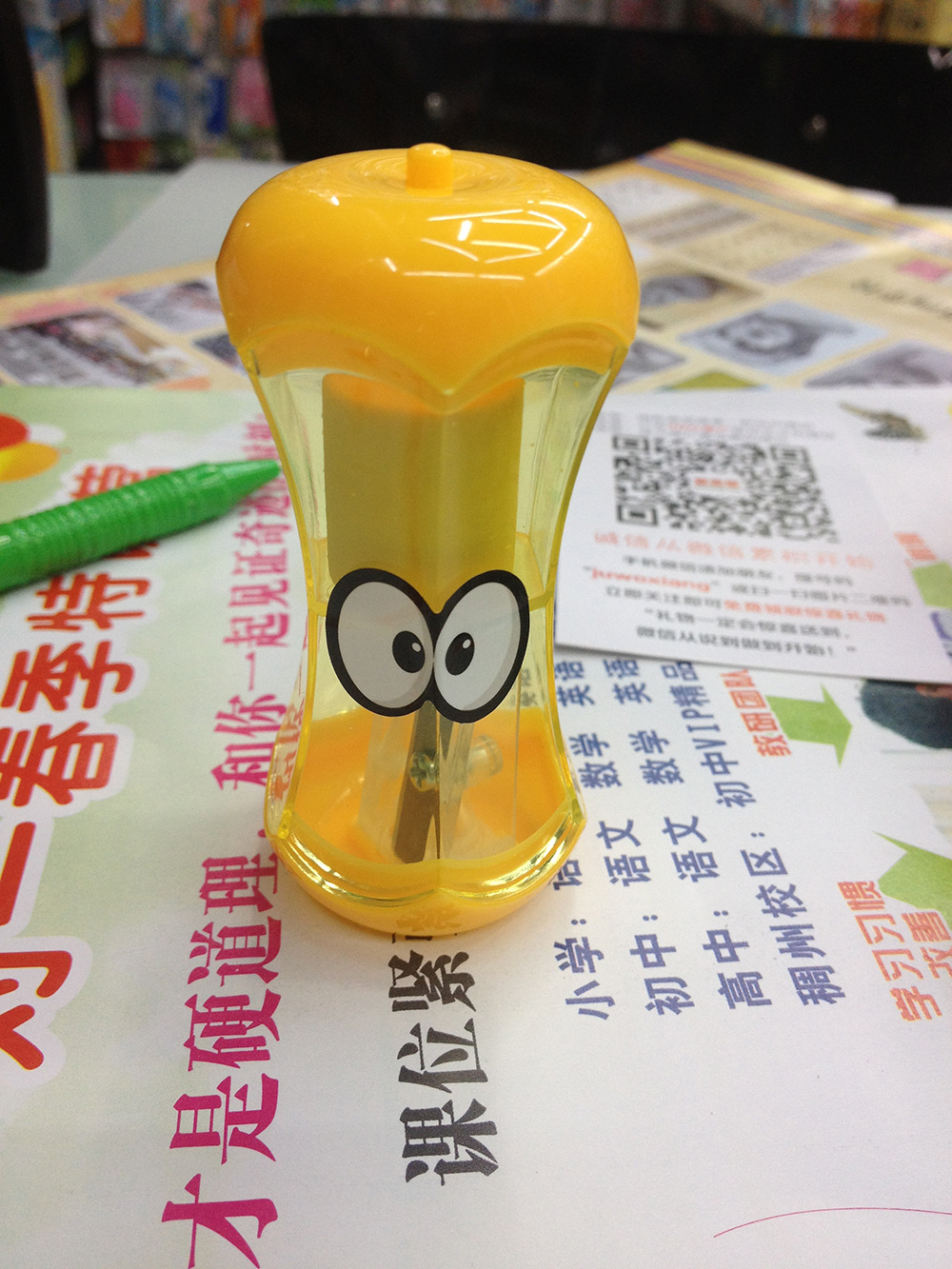 Apple heart pencil sharpener eraser combined with manual single-hole pencil sharpener Apple heart pencil sharpener eraser combined with manual single-hole pencil sharpener