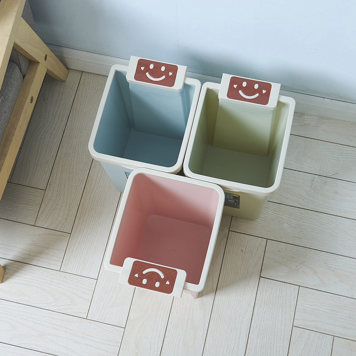 Manufacturers direct new household kitchen trash bins to create accidental trash bag storage tanks large capacity basket baskets
