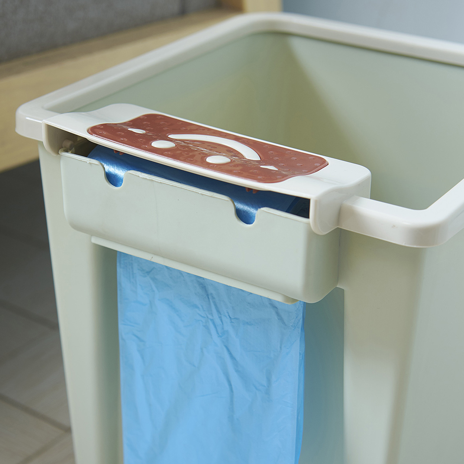 Manufacturers direct new household kitchen trash bins to create accidental trash bag storage tanks large capacity basket baskets